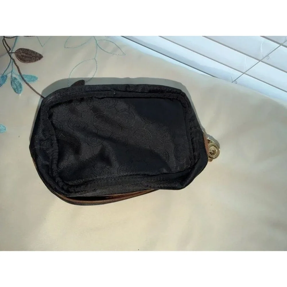 Michael Kors Nylon Cosmetic Pouch Wristlet Black Tan Trim – AI-1301